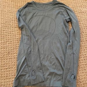 Size 8 lululemon swiftly tech long sleeve tee in greenish blue